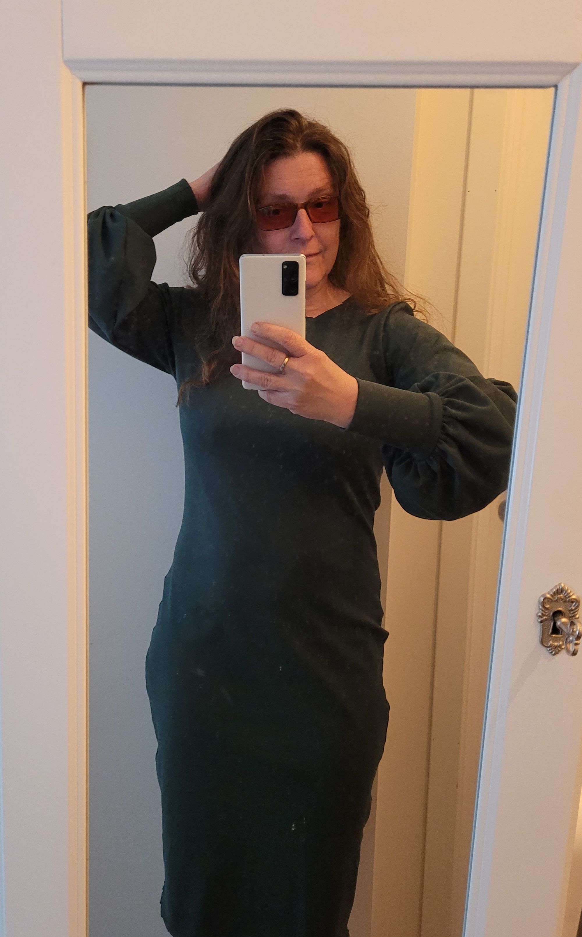 Slimfitkjole med bishopsleeves